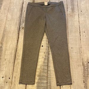 Houndstooth pattern pant.